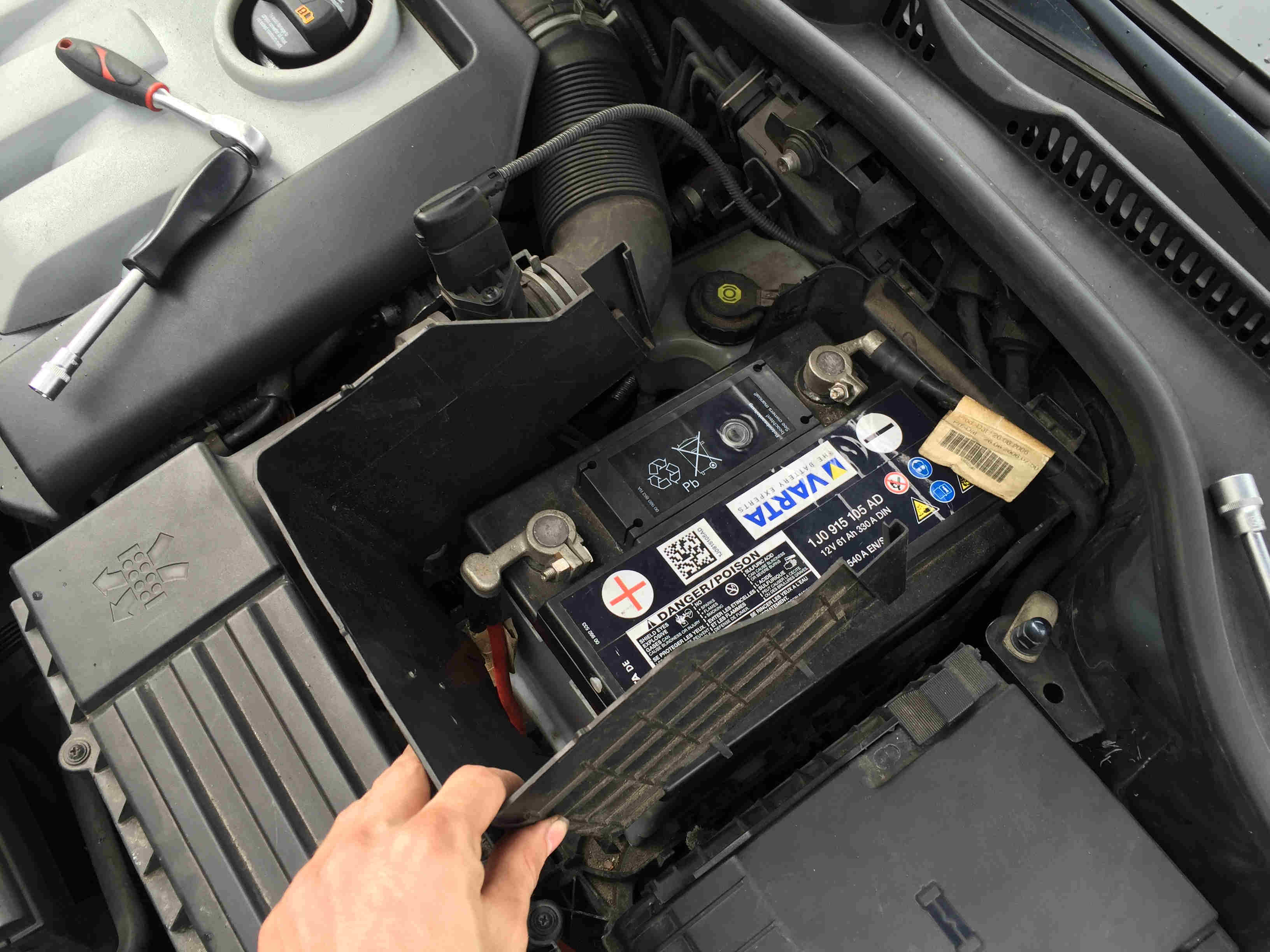 Golf5_Batterie_wechseln_13