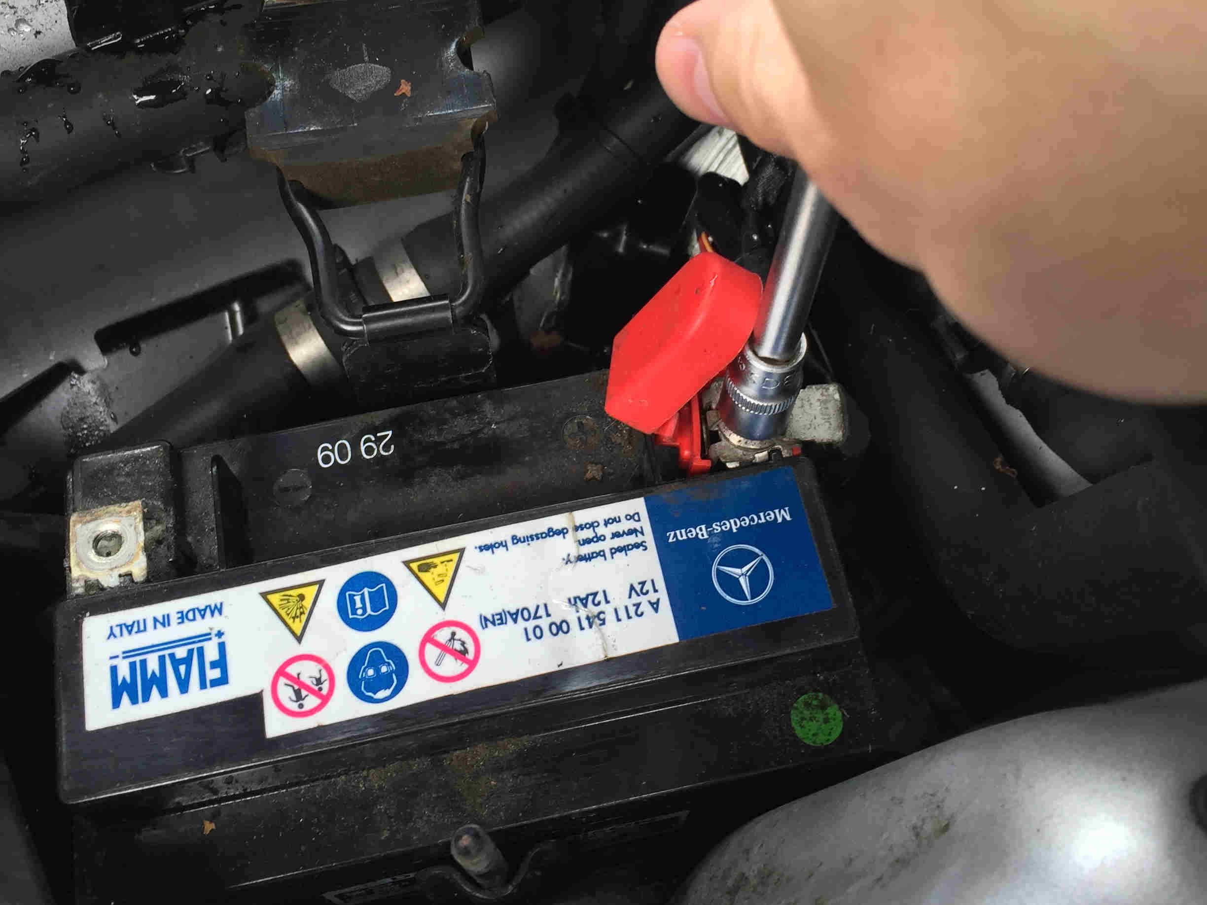 Mercedes Zusatz Batterie Wechseln Benotigtes Werkzeug Anleitungen